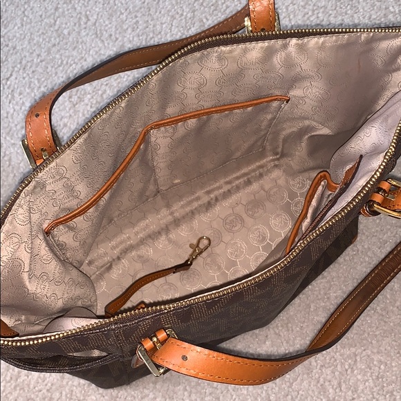 MICHAEL KORS TOTE - Picture 2 of 3